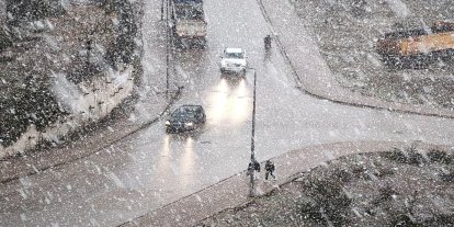 Şırnak'ta lapa lapa kar yağdı