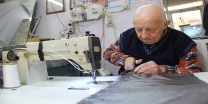 81 yaşındaki terzi mesleğinin sırrını anlattı: Emek ve sabır