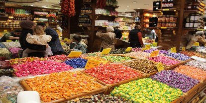 Rengârenk bayram şekerleri tezgâhlarda yerini aldı