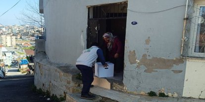 Umut Kervanı İzmir'de Ramazan ayı vesilesiyle yüzlerce aileye yardımda bulundu