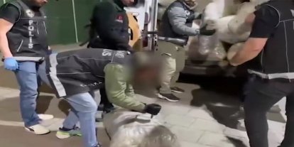 İzmir’de 1 ton 346 kilogram skunk ele geçirildi