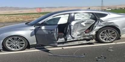 Mardin’de iki otomobil çarpıştı: 3 yaralı