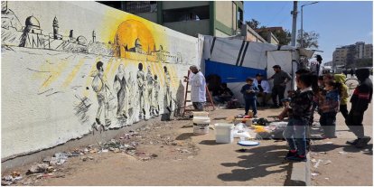 Sanatçılardan Gazze’de barınak okuluna duvar resimleri