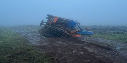 Yoğun sis kazaya neden oldu: İş makinesi kontrolden çıktı