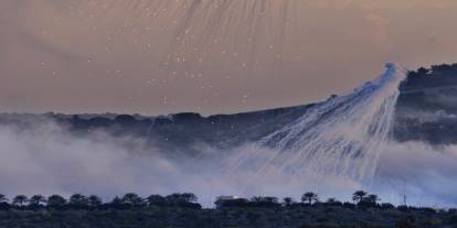 Siyoinst işgalciler Lübnan'da bir savaş suçu daha işledi: Sivil yerleşim yerine fosfor bombası kullandı