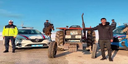 21 yıl sonra bulunan çalıntı traktör sahibine teslim edildi