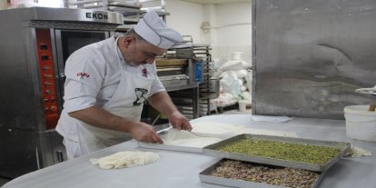 Pastanelerde gece gündüz bayram yoğunluğu mesaisi