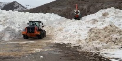 Şırnak'ta kar temizleme çalışmaları devam ediyor