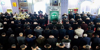 Bayram namazında Diyarbakırlılar camilere sığmadı