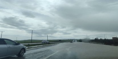 Diyarbakır’da yağış etkili oldu, cadde ve sokaklar sular altında kaldı