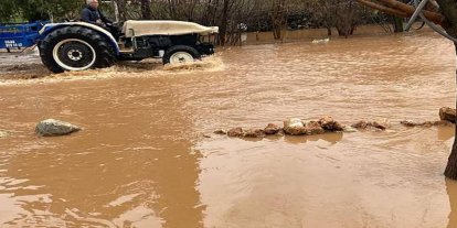 Şanlıurfa’da sağanak sonrası sel: Evleri su bastı