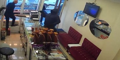 Diyarbakır’da silahlı kuyumcu soygunu kameralara yansıdı