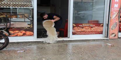 Esnaf altyapı sorununa tepkili: Her yağmurda aynı mağduriyeti yaşıyoruz