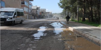 Aylardır bitmeyen kazı çalışmaları esnafı mağdur etti