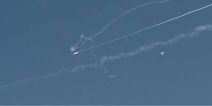 Dubai'de hava savunma sisteminin müdahalesi sonucu 4 kişi yaralandı.