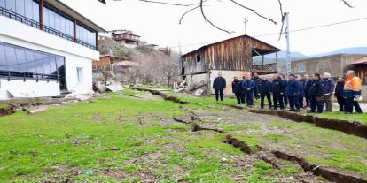 Mersin Valisi Atilla Toros heyelan bölgesinde incelemelerde bulundu