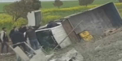 Şanlıurfa’da işçileri taşıyan kamyonet devrildi: 4 yaralı