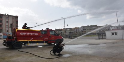 Siirt’te dar sokaklara yönelik özel itfaiye aracı hizmete girdi