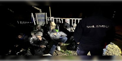 Foça’da 27 düzensiz göçmen yakalandı