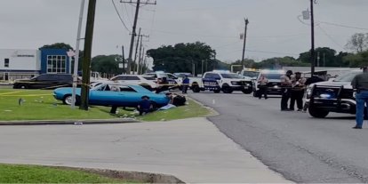 ABD'de bir araç kalabalığın için daldı: 15 yaralı