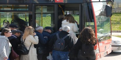 Yoğunluk ve zamlar İzmir’de toplu ulaşım sorunlarını artırdı