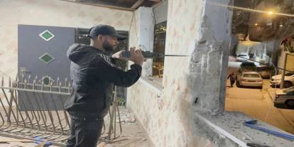 İşgalciler, Kudüslü aileyi evini yıkmaya zorladı