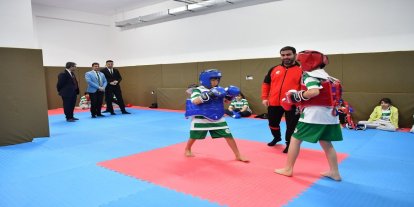 Yeşilyurt Belediyesi, okulun spor salonunu yeniledi