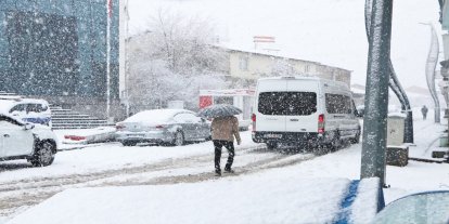Karlıova’da nisan ayında kar