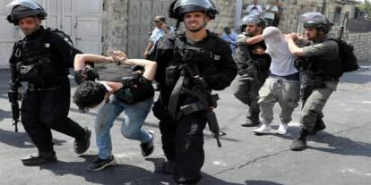 Batı Şeria'da gece baskınları: İşgalciler onlarca genci esir aldı