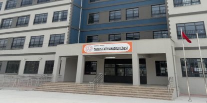 Mersin’de lise öğrencisi okulda silahla yakalandı