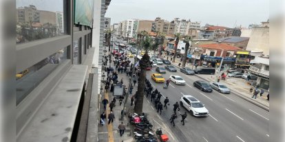 İzmir’de öğretmenlerden şiddete karşı grev