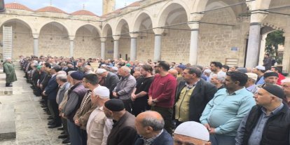 Mersin'de okul saldırılarında hayatını kaybedenler için gıyabi cenaze namazı kılındı