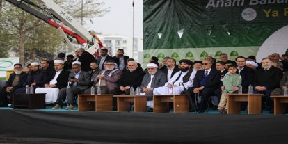 Mevlid-i Nebi mitingine yurt içi ve yurt dışından katılan yetkililer takdim edildi