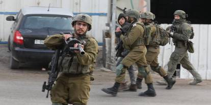 Siyonist işgalciler Batı Şeria'da baskınlarını artırdı: 50'den fazla Filistinli esir alındı