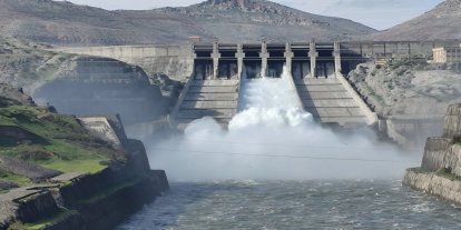 Ilısu Barajı'nda su seviyesinin yükselmesi nedeniyle kontrollü tahliye başladı