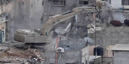 Batı Şeria'da siyonist zulüm: Filistinlilere ait yapılar yıkılıyor