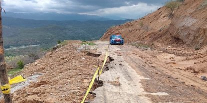 Heyelan nedeniyle kapanan köy yolu yeniden ulaşıma açıldı