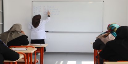 Malatya'da yaşlı vatandaşlara okuma yazma desteği