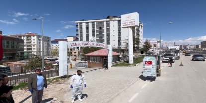 Van’dan İran’a 6 tır tıbbi yardım daha gönderildi