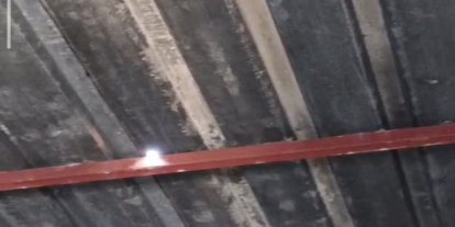 Yorgun mermiler evin damına isabet etti