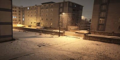 Kars’ta nisan ayının son günlerinde kar etkili oldu