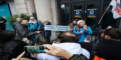 İngiltere’de Palantir sözleşmelerine tepki