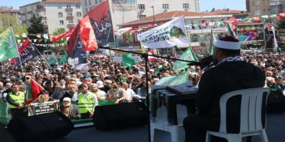 Mevlid-i Nebi mitingi İstanbul'da yoğun bir katılımla başladı
