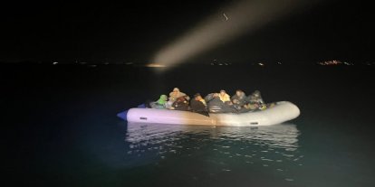 İzmir açıklarında 25 düzensiz göçmen yakalandı