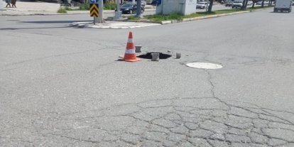 Batman'da yolun bir bölümünde meydana gelen göçük ulaşımı aksattı