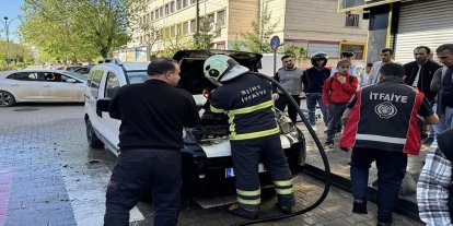Siirt’te park halindeki araç alev aldı
