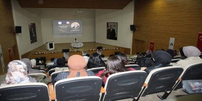 AİÇÜ’de "Matematiğin Dilinde Yaratıcının İzleri" konferansı gerçekleştirildi
