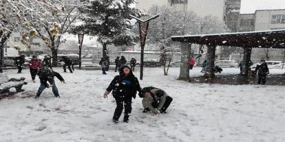 Afyonkarahisar'da kar nedeniyle eğitime 1 gün ara verildi