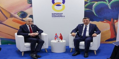 Cumhurbaşkanı Yardımcısı Yılmaz, Norveç Başbakanı Store ile Erivan’da bir araya geldi