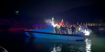 Van'da araçları çamura saplanan 36 kişi kurtarıldı